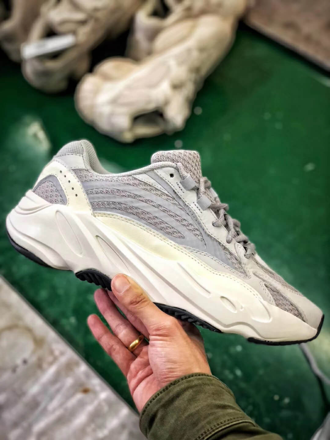 yeezy 700 v2 static rep