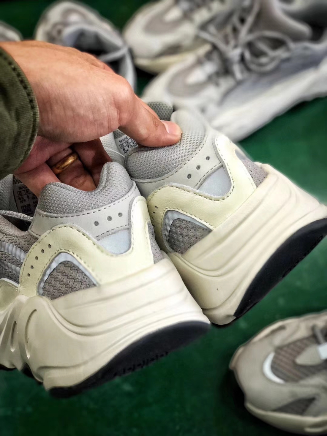 yeezy 700 v2 static rep
