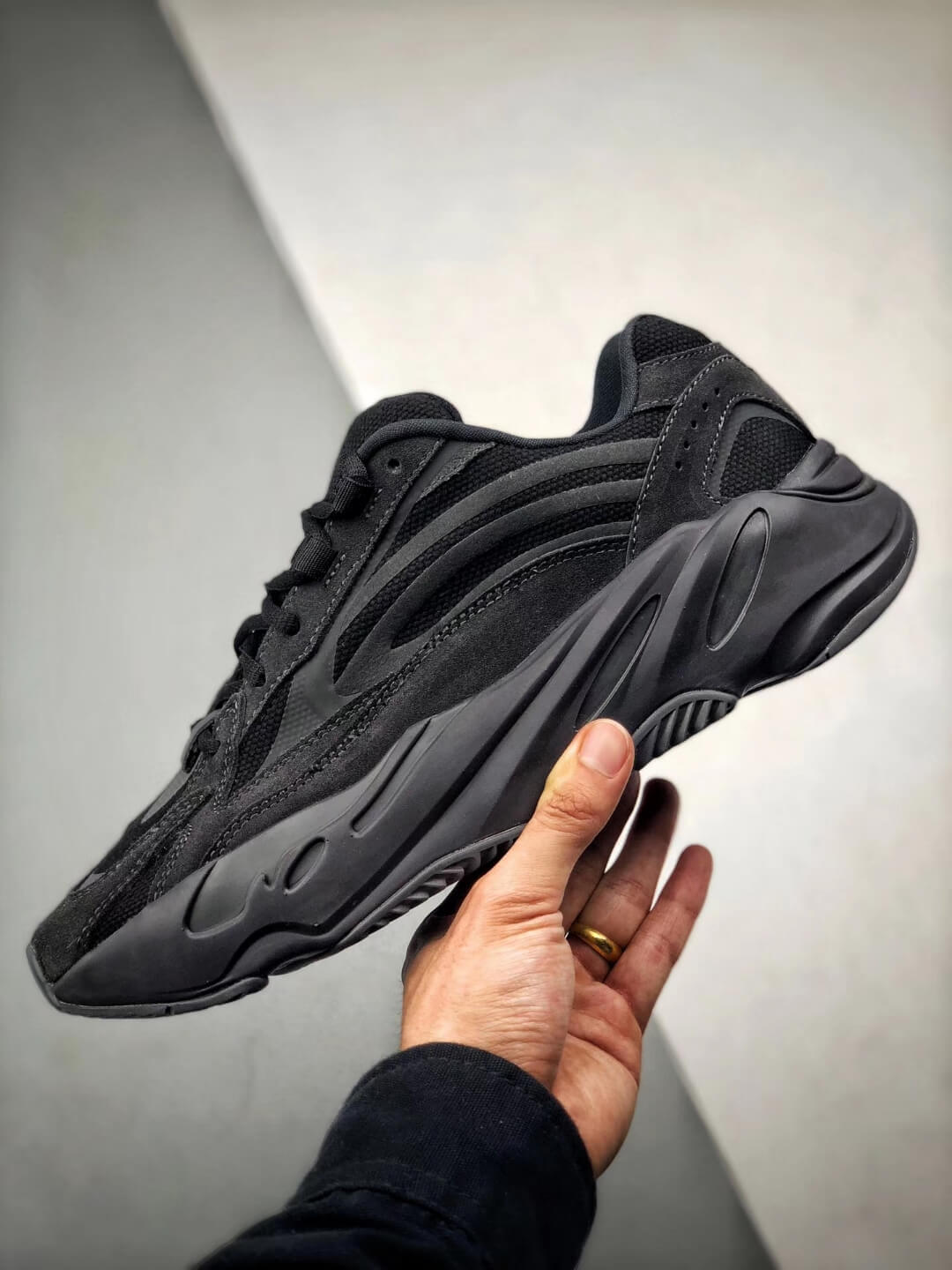 yeezy 700 v2 vanta
