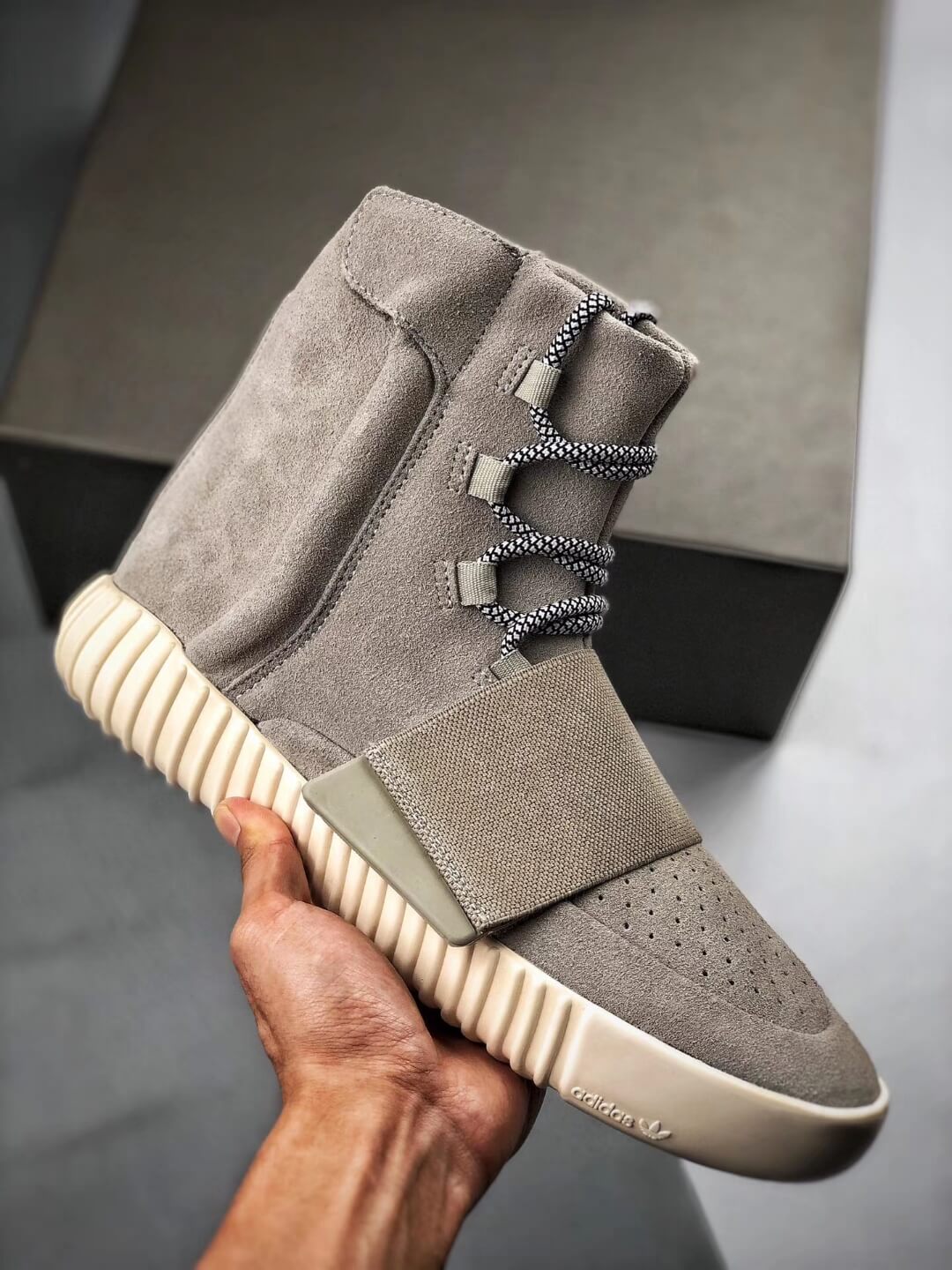 yeezy 750 grey