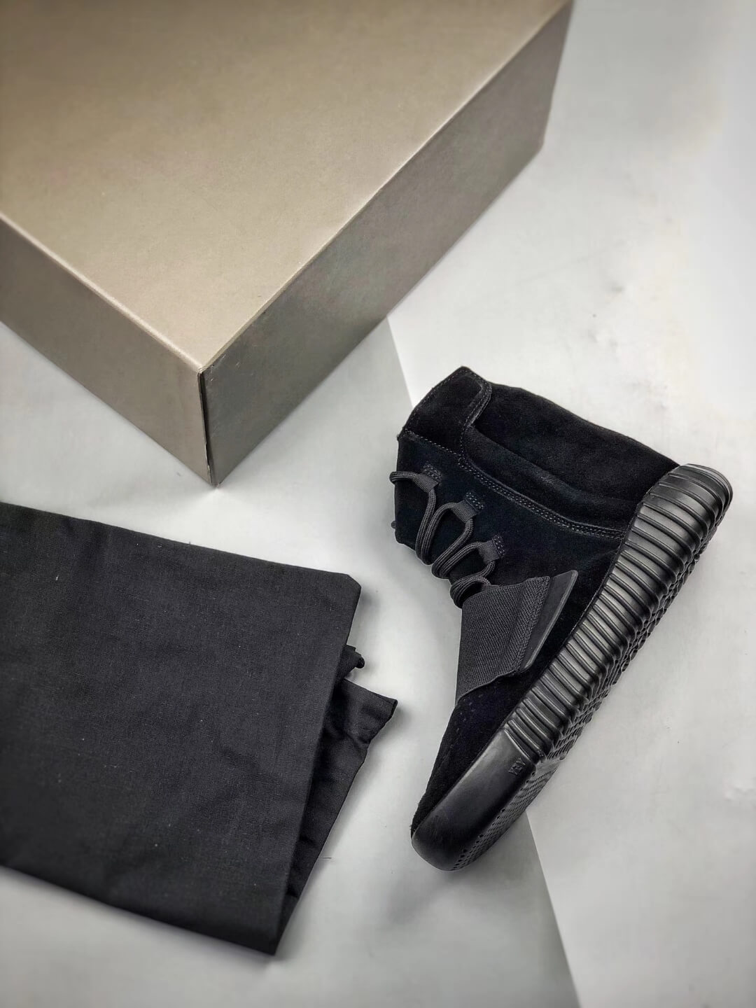 yeezy boost 750 box