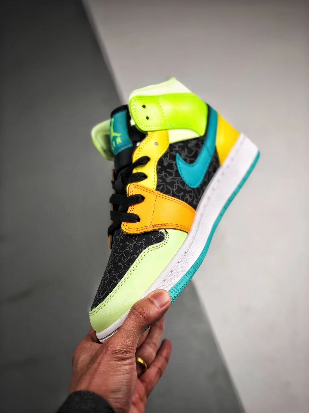 air jordan 1 mid se aurora green