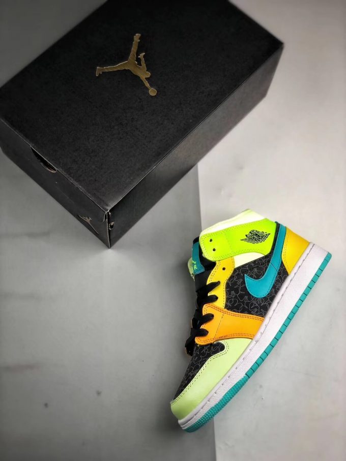 The Air Jordan 1 Mid SE GS Aurora Green Sneaker Top Quality Fake RepShoes 09