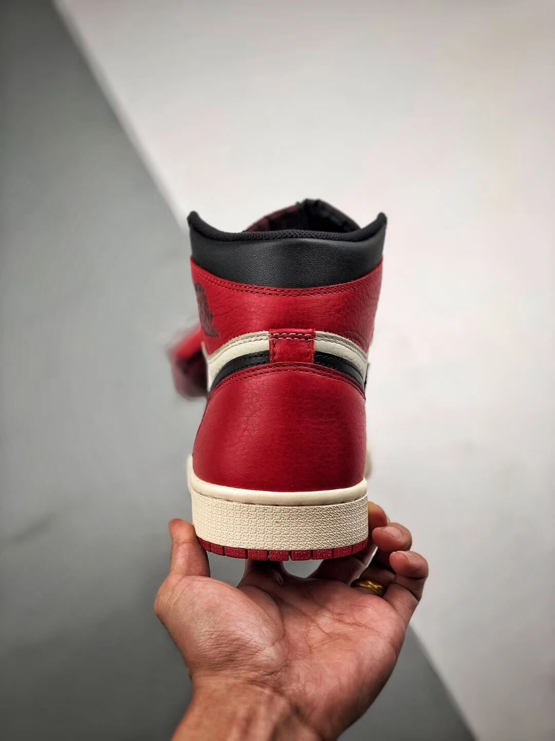 The Air Jordan 1 Retro High OG Bred Toe Best Quality RepSneaker 09