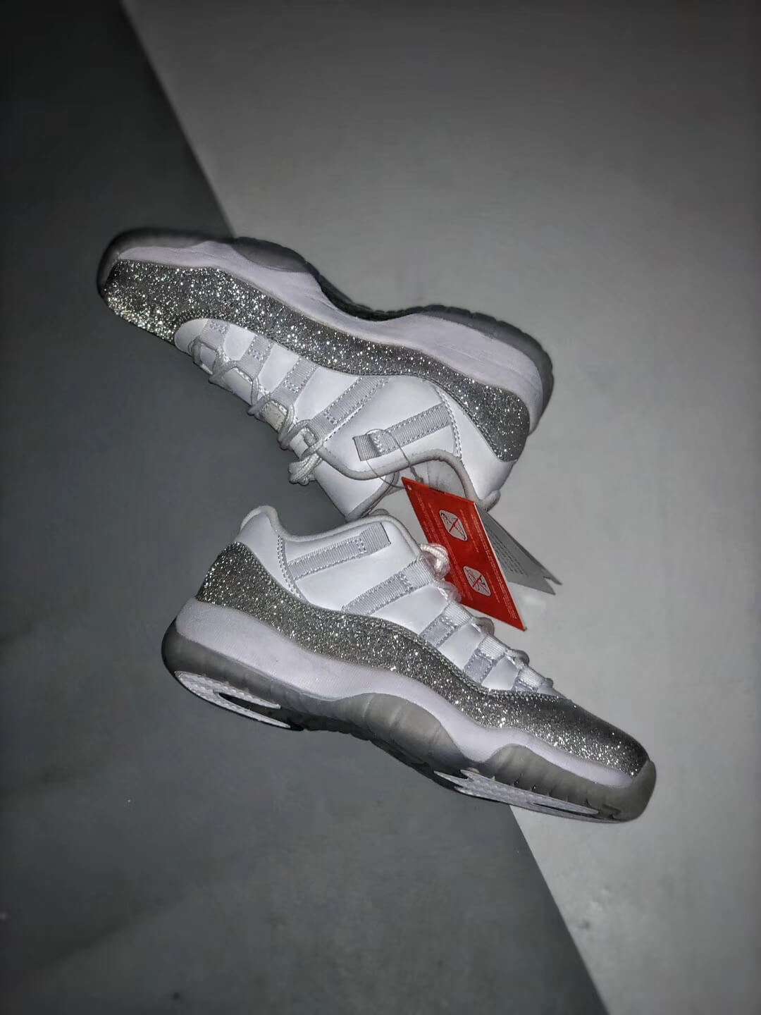 Jordan retro 11 low white metallic silver Clearance