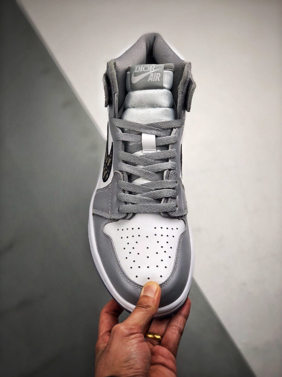 The Dior x Air Jordan 1 High Sneaker White and Grey Upper Top RepShoes 03