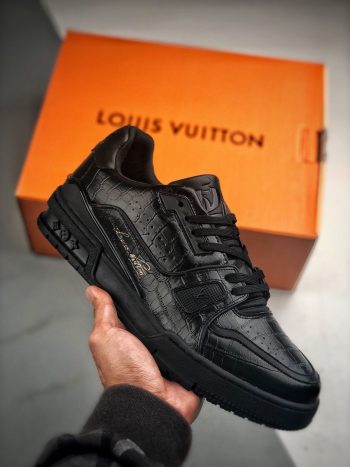 Real vs Fake LV Trainer Black White from Suplook 