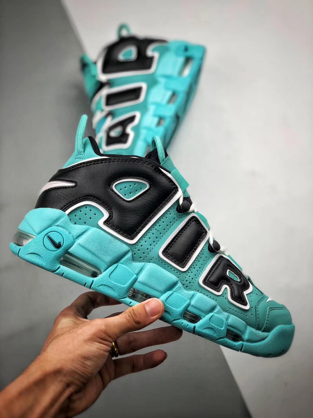 nike air uptempo aqua