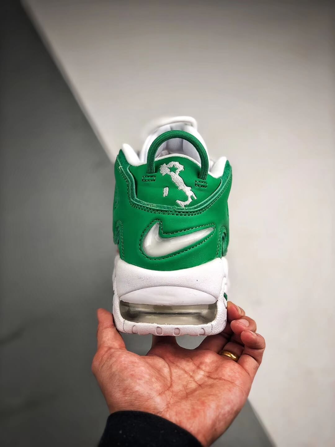 nike uptempo green and white