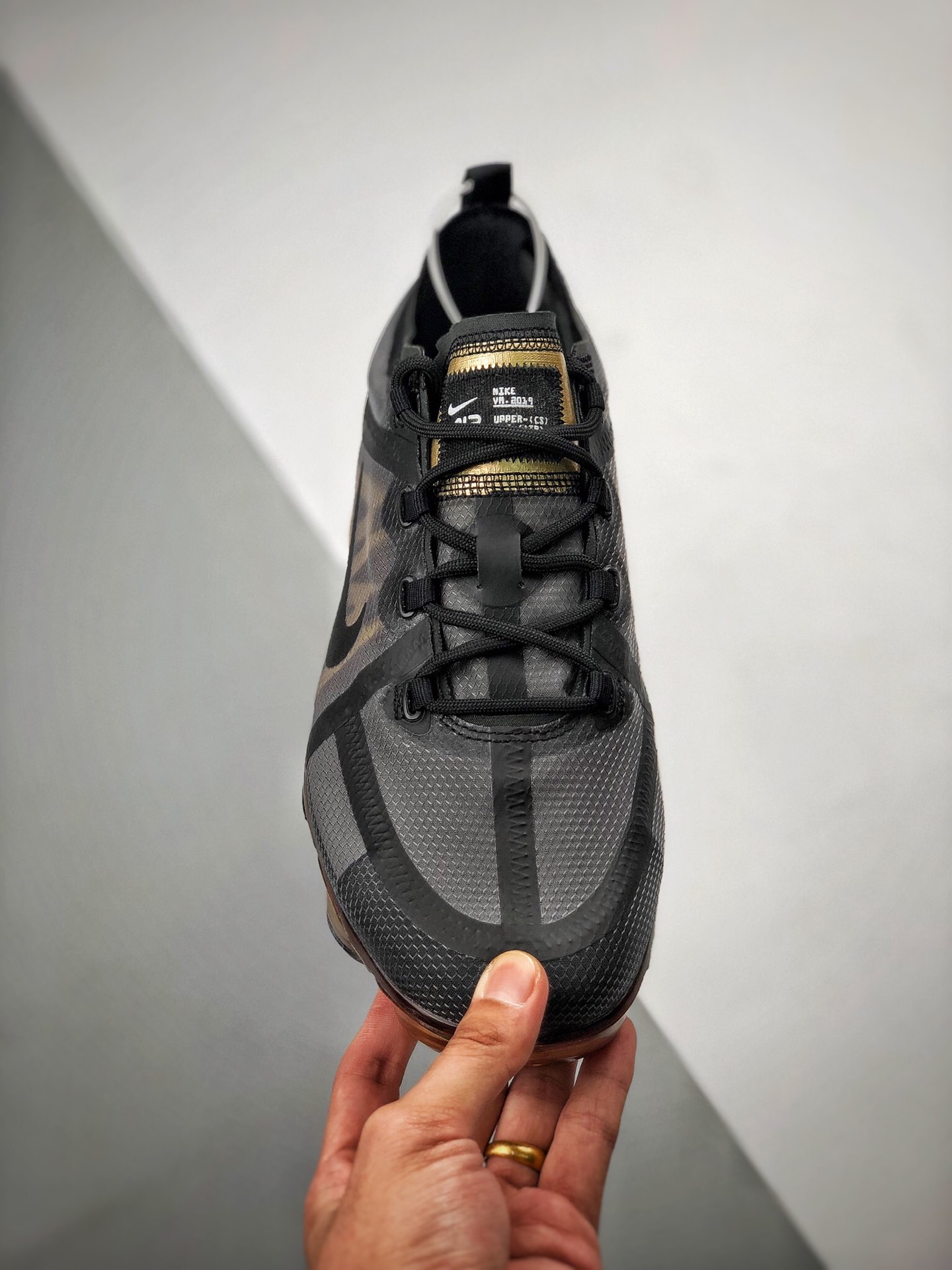 nike air vapormax 2019 black gold