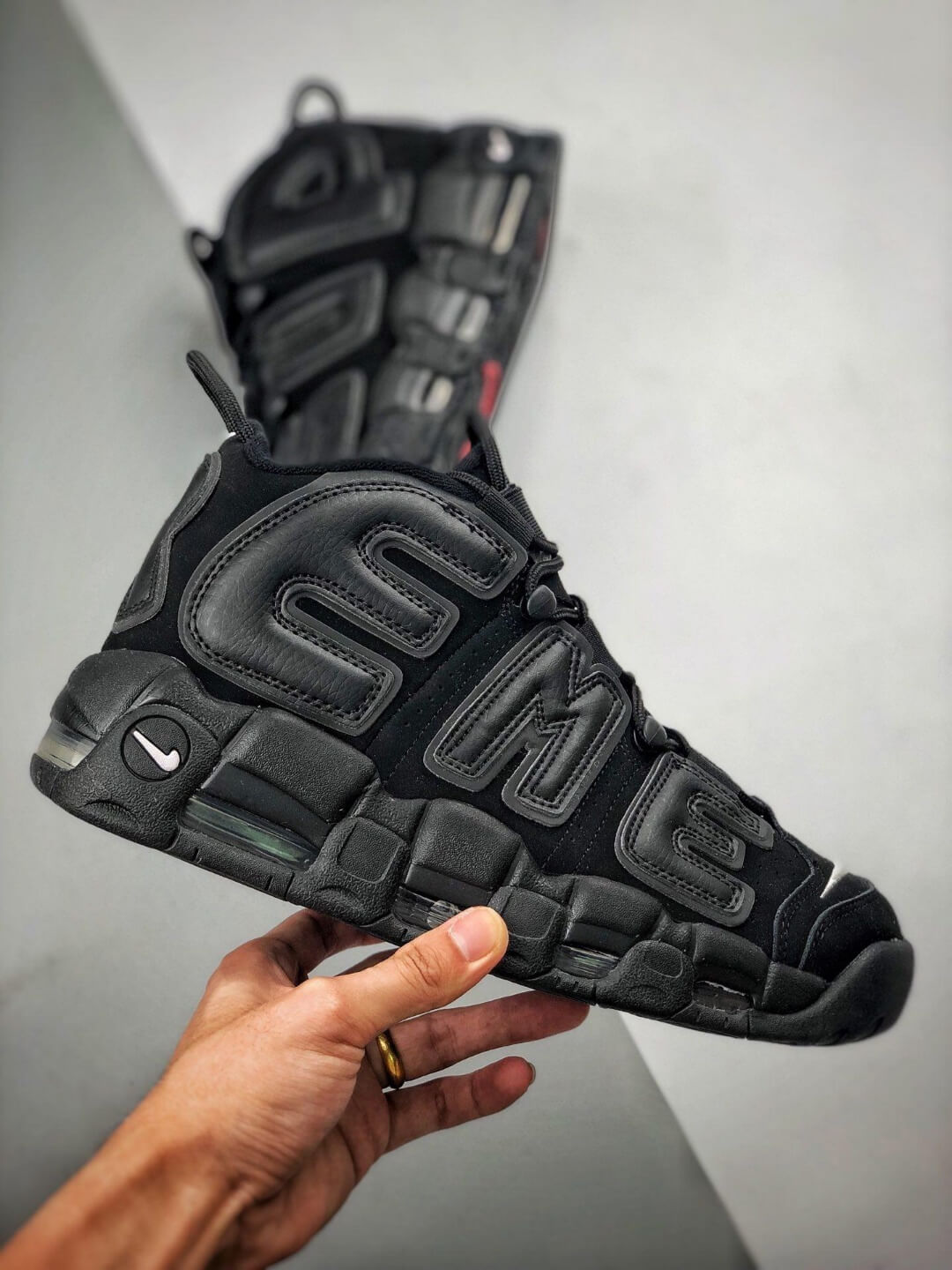 supreme uptempo black