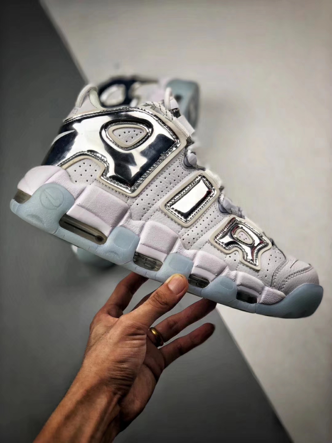 nike wmns air more uptempo chrome
