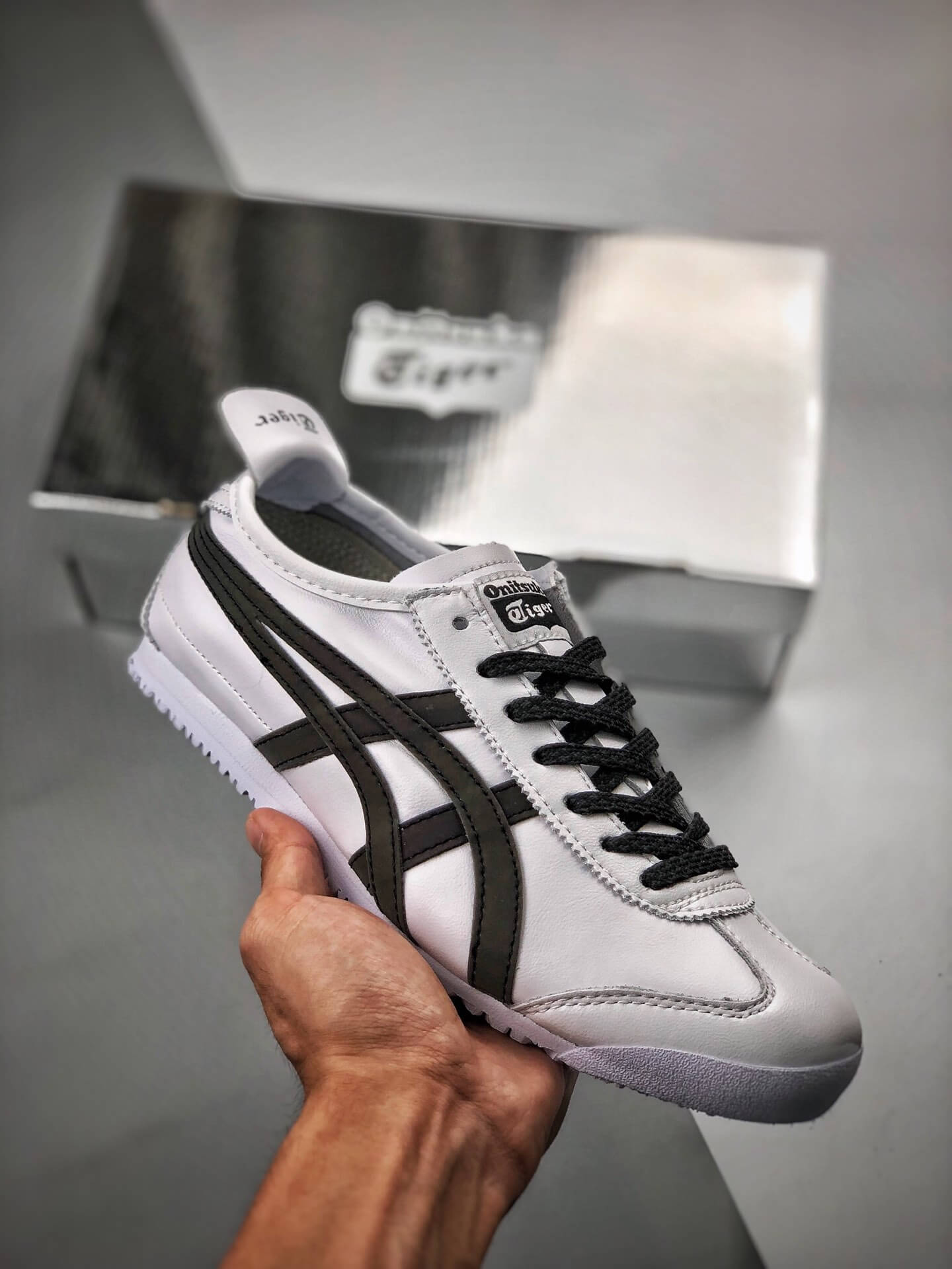 onitsuka tiger mexico 66 white black